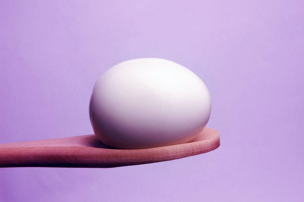 Eieren op een witte achtergrond - Foto, afbeelding