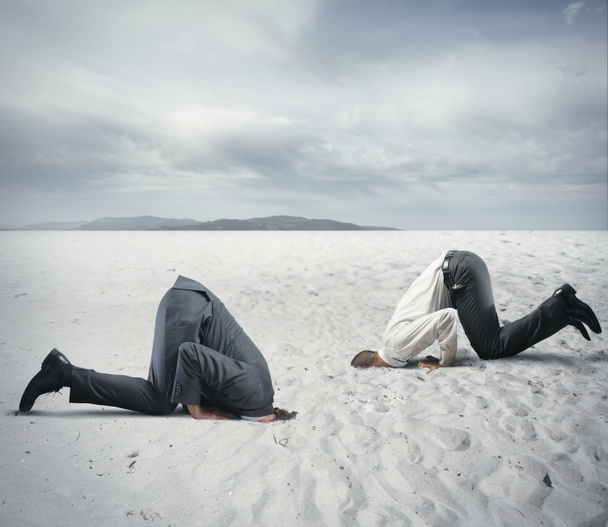 Страх перед кризисом с бизнесменом как страус
 - Фото, изображение