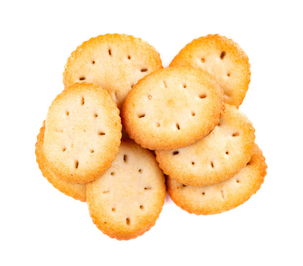 Cracker isolado no fundo branco. Biscoitos de biscoitos secos isolados. Petiscos salgados isolados. Vista superior
 - Foto, Imagem
