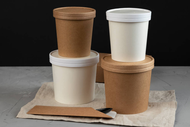 Eco packaging - soup in a craft glass for soup for a delivery service. Vegan food. - Φωτογραφία, εικόνα