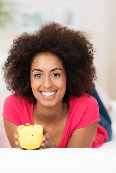 African American woman with a piggy bank - Fotó, kép