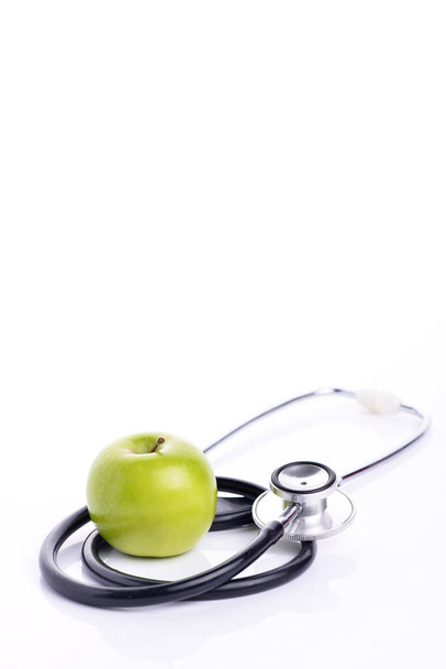 Konzept für Ernährung, Gesundheitswesen, Ernährung oder Krankenversicherung auf weißem Hintergrund - Foto, Bild