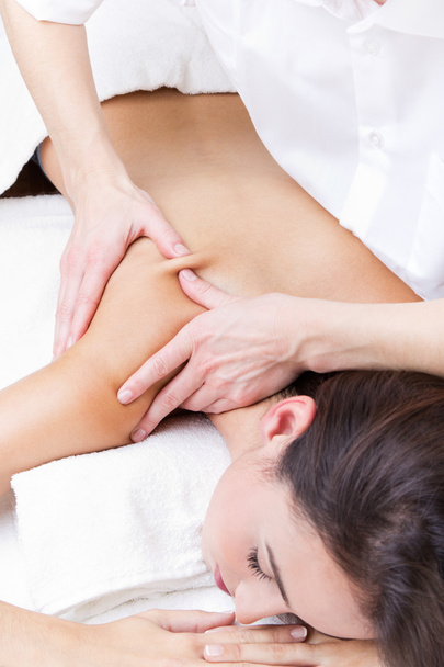 Woman enjoying shoulder massage at beauty spa - Zdjęcie, obraz