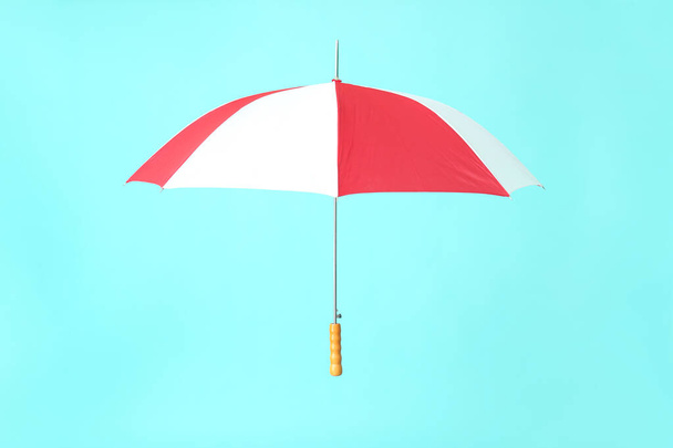 Renkli arka planda şık şemsiye - Fotoğraf, Görsel