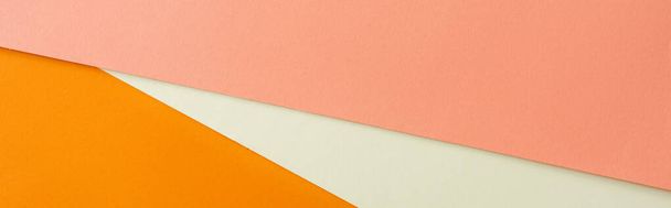 abstraktní geometrické pozadí s bílým, růžovým a oranžovým jasným papírem, panoramatický snímek - Fotografie, Obrázek