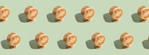 Minimal summer background of mini fan pattern on green background. Isometric trendy style with shadows - Foto, immagini