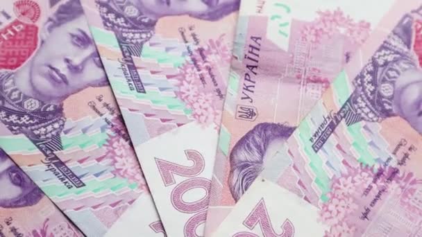Banknoten mit einem Nennwert von 200 Griwna rotieren langsam. Ukrainische Landeswährung. Hintergrund ist das Umdrehen von Papiergeld aus nächster Nähe. Werbespots - Filmmaterial, Video