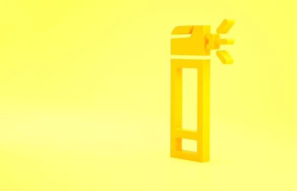 gelbe medizinische Flasche mit Düsenspray zur Behandlung von Erkrankungen der Nase und des Rachens, isoliert auf gelbem Hintergrund. Minimalismus-Konzept. 3D Illustration 3D Renderer. - Foto, Bild