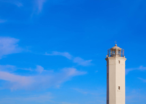white pigeon point lighthouse with a blue sky in a sunny day - Foto, Bild
