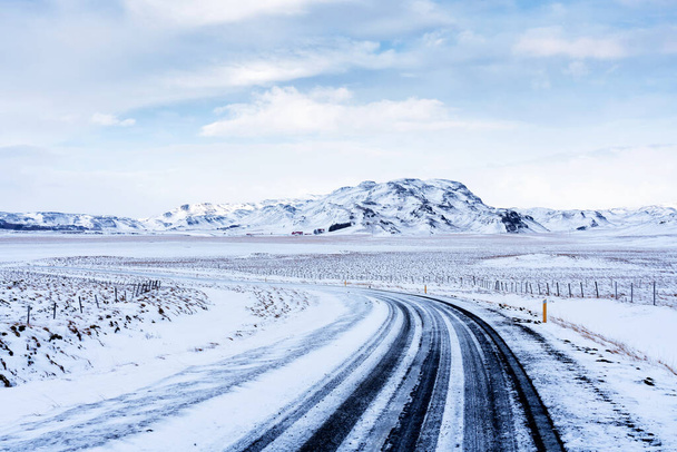Impressionante paisagem nevada na estrada do anel na Islândia
 - Foto, Imagem