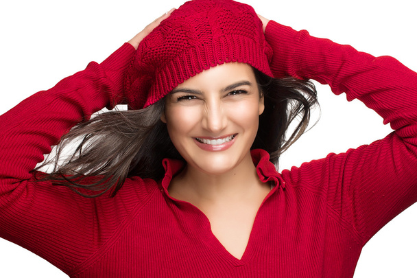 Glück. frohes Wintermädchen in Rot. Schönes Lächeln - Foto, Bild