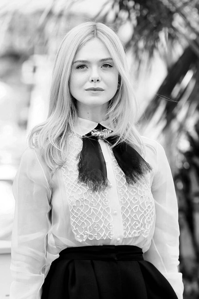 CANNES, FRANCE - MAY 14: Jury Member Elle Fanning attends the Jury photo-call during the 72nd Cannes Film Festival on May 14, 2019 in Cannes, France. - Φωτογραφία, εικόνα
