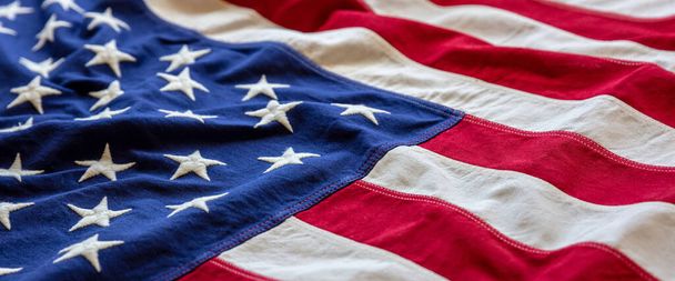 USA vlajka detail, detailní pohled. Textura pozadí americké vlajky. Memorial day and 4th of July, Independence day concept - Fotografie, Obrázek