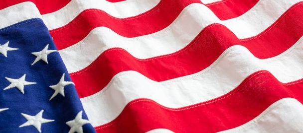 米国の国旗の詳細、クローズアップビュー。アメリカの国旗の背景の質感。独立記念日・7月4日 - 写真・画像