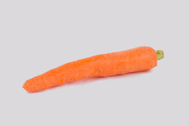 One single carrot isolated on white. - Foto, Imagen