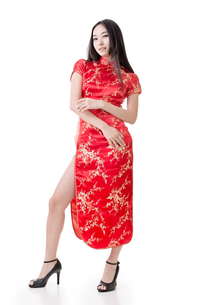 Chińska kobieta ubierać tradycyjny cheongsam - Zdjęcie, obraz