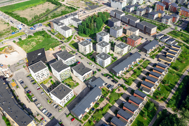 Luchtfoto van Suurpelto residentiële wijk in Espoo, Finland. - Foto, afbeelding