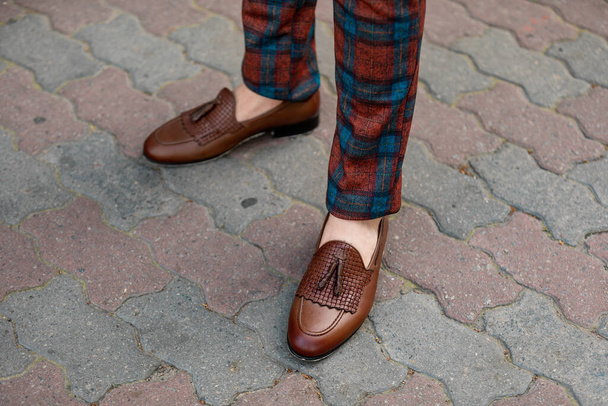Casual homem usar sapatos de couro marrom de luxo
 - Foto, Imagem