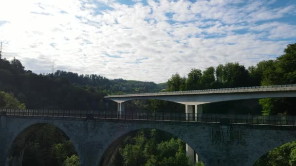 Dos puentes sobre el río Lorze en Zug Suiza
 - Metraje, vídeo
