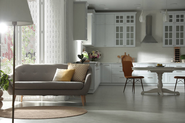 Stylish apartment interior with modern kitchen. Idea for design - Foto, afbeelding