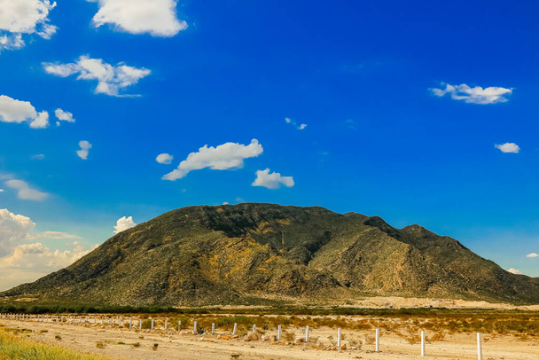 Montes en desierto Chihuahuense y carretera II - Foto, Imagen