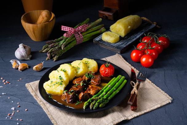 dumplings with beef goulash and green asparagus - Valokuva, kuva