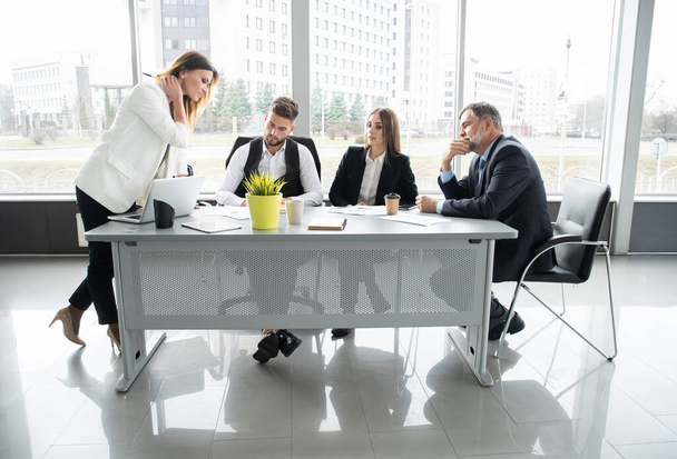 Businesswoman Leads Meeting Around Table. Discussion Talking Sharing Ideas Concept. - Photo, image