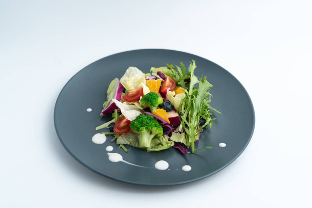 Um prato de salada de legumes verde deliciosa e saudável
. - Foto, Imagem