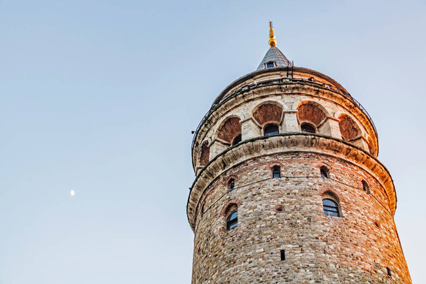 Галатская башня, туристический символ Стамбула
 - Вектор,изображение