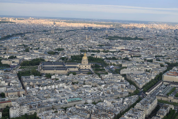 フランスのエッフェル塔から見たパリの空の景色 - 写真・画像