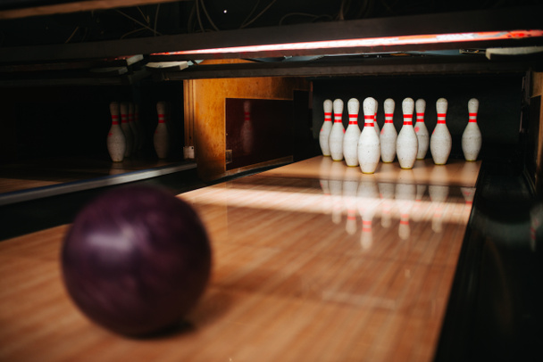 Bowling alley with pins and a ball - Фото, изображение