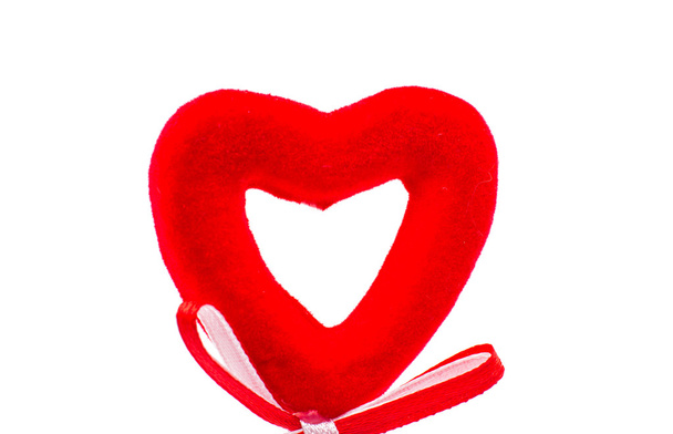Красное сердце с ленточкой
 - Фото, изображение