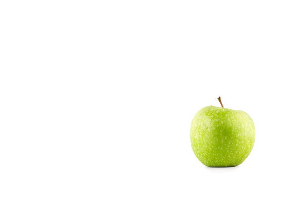 maçã verde sobre fundo branco fruta agricultura alimentos isolados
 - Foto, Imagem