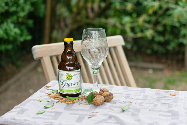 Sint Gillis Waas, 22 травня 2020, бельгійське пиво Gageleer Craft Бельгійське пиво Sour White No Hops це топ ферментованого пшеничного пива. - Фото, зображення