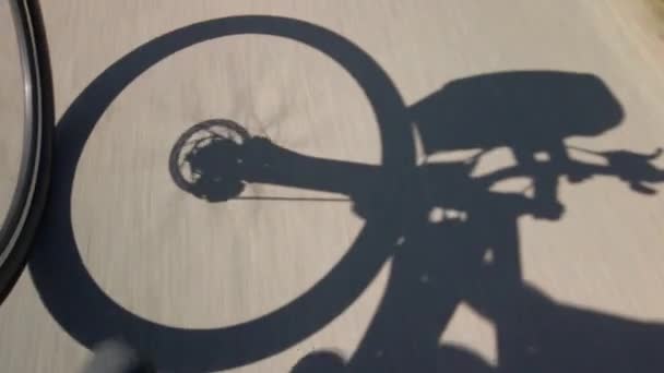 Cień przedniego koła roweru - Materiał filmowy, wideo