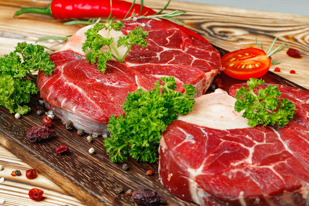 Raw meat slice for grill with seasoning - Foto, Imagen