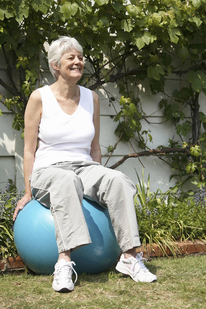 Senior woman sitting on fitness ball - Zdjęcie, obraz