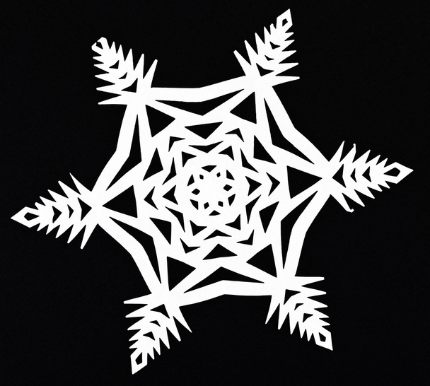 copo de nieve sobre papel negro
 - Foto, Imagen