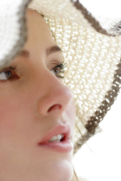 young woman with hat, close up view - Foto, imagen