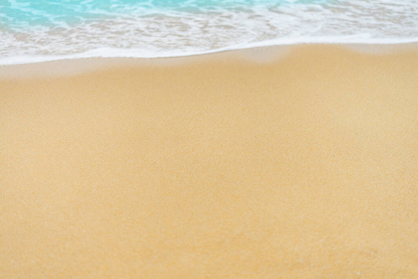 close up παραλία άμμο με μπλε θάλασσα κύμα φόντο - Φωτογραφία, εικόνα