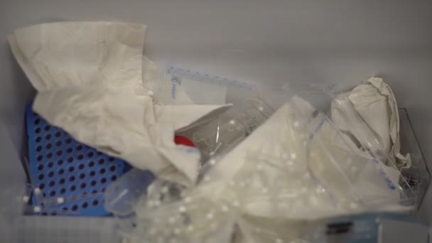 Perigo laboratório de resíduos químicos e médicos. Resíduos plásticos e ecologia - Filmagem, Vídeo
