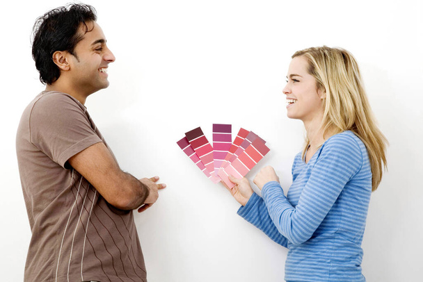 Couple choosing suitable colour from the colour chart - Fotografie, Obrázek