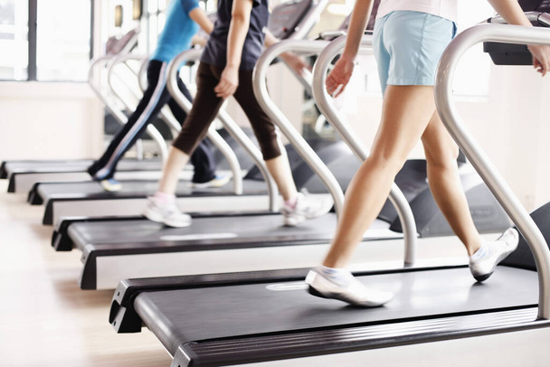 Women running on treadmills - 写真・画像