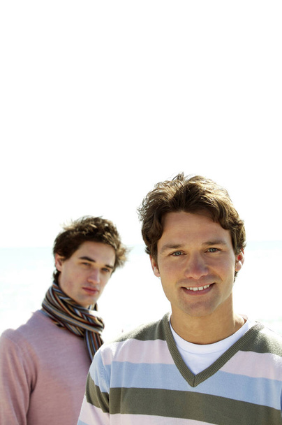 Two young men posing - Foto, Bild