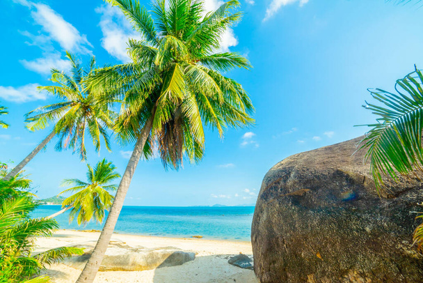 Bela praia tropical ilha, verão natureza cena praia, céu azul e palmeiras - Koh Samui Tailândia
 - Foto, Imagem