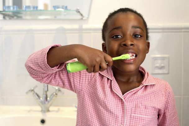 little Girl brushing teeth - Фото, изображение