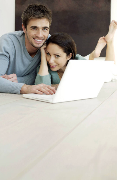 young Couple using laptop - Фото, зображення