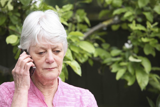 Senior woman talking on the phone - Фото, изображение