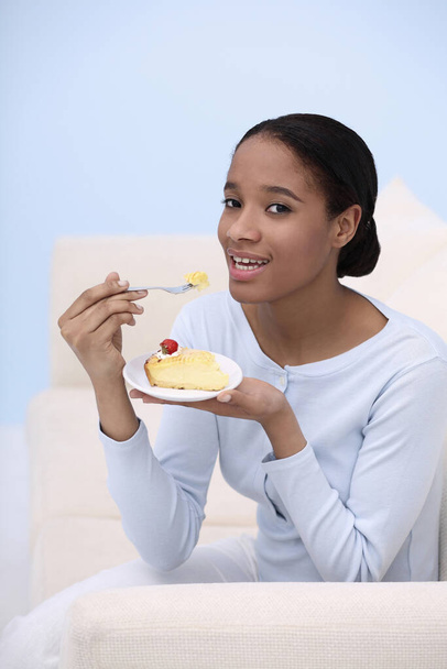 Woman enjoying a plate of cake - Zdjęcie, obraz