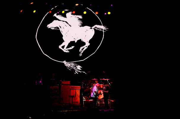 Neil Young y The Crazy Horse Concierto en vivo en el Festival Italiano de Collisioni, Barolo 10 / 05 / 2014
 - Foto, imagen